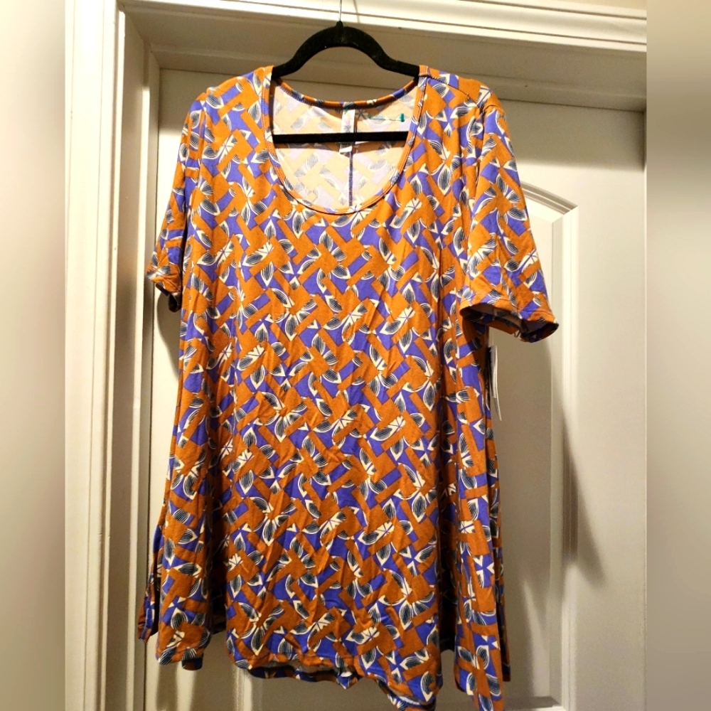 Lilaroe Perfect T NWT